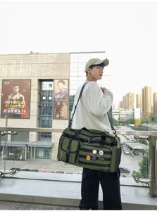 Grand sac de sport tactique militaire vert pour voyage et fitness homme et femme spacieux.