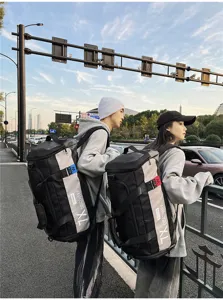 Großes Fassungsvermögen multifunktionaler Reise Rucksack und Reisetasche für Damen und Herren.