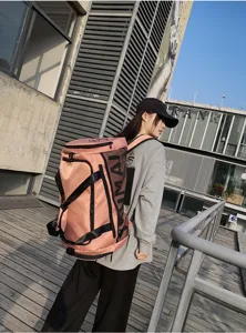 Große rosa Sporttasche Rucksack für Fitness Reise und Training mit vielen Fächern.