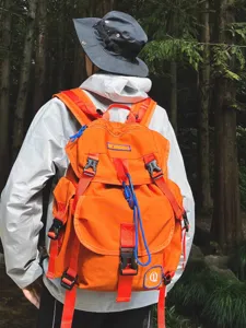 Sac à dos de camping grand pour homme, léger, étanche, idéal pour voyage et randonnée