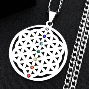 Collier pendentif fleur de vie en acier inoxydable avec cristaux multicolores brillants.