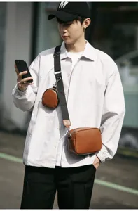 Trendy bruine lederen crossbody tas met klein etui, stijlvolle casual tas voor dagelijks gebruik.