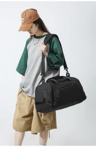 Grand sac de sport fitness étanche pour voyage, sac à bandoulière léger et grande capacité.