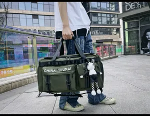 Grote capaciteit sport fitness reistas duffel bag met meerdere vakken en groen ontwerp.