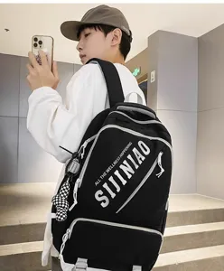 Detailansicht eines lässigen schwarzen Rucksacks mit großer Kapazität für Studenten.