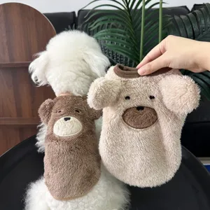 Gedetailleerd van schattige beren fleece huisdier vest, warme winterkleding voor kleine honden.