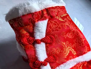 Chinese huisdier Nieuwjaar Tang pak winter hondenkleding rode brokaat pluche afwerking