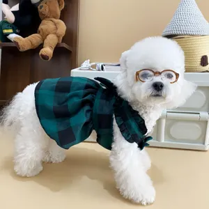 Abito a quadri verdi e neri per animali domestici con volant, vestito per cani piccoli.