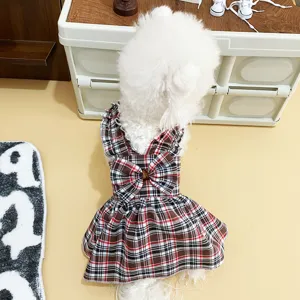 Adorable abito a quadri per animali domestici, cani e gatti piccoli, fiocco elegante.
