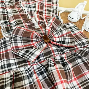 Vestito da principessa a quadri per animali domestici con fiocco per cani gatti dettaglio