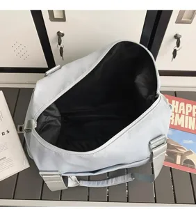 Lightweight short-trip travel duffel bag for women, large capacity fitness gym bag with zipper.