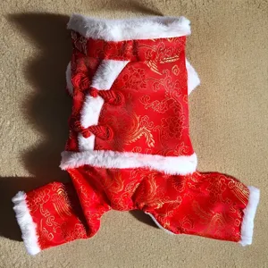 Feestelijk rood huisdier Tang-pak voor honden en katten, warme winterjas met vier poten voor huisdieren.