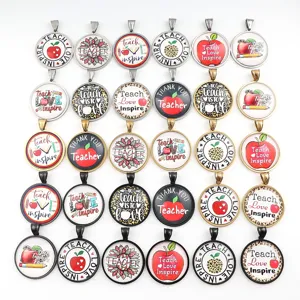 Ensemble de collier pendentif cabochon en verre thème professeur avec pomme et citations.
