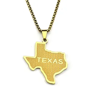 Collier pendentif carte du Texas en or avec texture d'étoiles et texte gravé tendance.