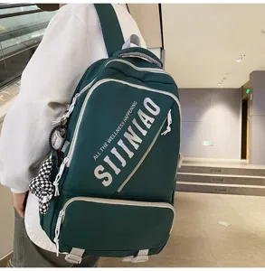 Dunkelgrüner Rucksack mit großem Fassungsvermögen für Schüler mit modischem Buchstabenprint.