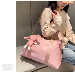 Große Reisetasche für Damen, leicht und tragbar, ideal für Sport, Fitness und Kurztrips.