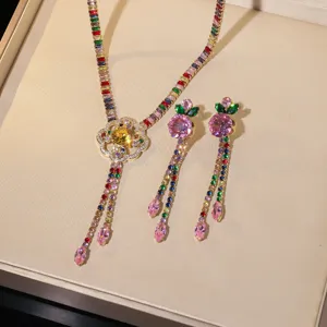 Collana con Pendente a Farfalla in Strass di Acciaio Inossidabile e Set di Orecchini Gioielli di Moda di Lusso Leggero da Donna