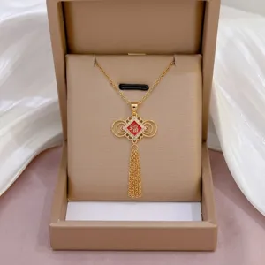 Exquisite vergoldete Halskette mit chinesischem Knoten, roter Emaillierung und Zirkonia.