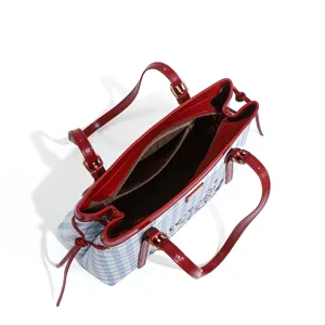 Elegante bolso de hombro de cuadros azul y blanco con correas de charol, gran capacidad.