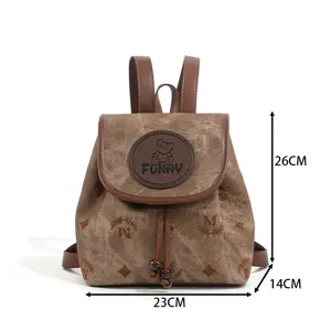 Bruine canvas casual rugzak met trekkoord sluiting en duidelijke afmetingen getoond.