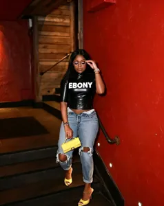 Y2K Hot Girl Stil Kurzarm T-Shirt Detailansicht, trendiges Street Fashion Sommertop.