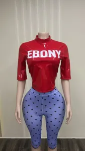 Y2K Streetwear Rotes Patent Leder Buchstaben Kurzarm T-Shirt und Polka Dot Leggings