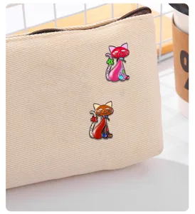 Joli ensemble de broches chat de dessin animé, élégant badge en métal pour vêtements.