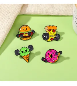 Detailansicht niedlicher Cartoon-Essen-Emaille-Pins mit Fitness-Burger- und Pizza-Design.
