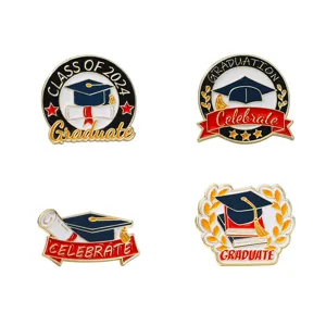 Ensemble de broches émaillées de remise des diplômes avec chapeau et certificat styles.