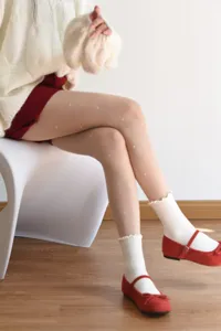 Fleece lined fake translucent tights with sweet heart jacquard pattern, cozy daily wear detail.