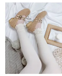 Medias blancas de invierno acogedoras forradas de forro polar y zapatos mullidos