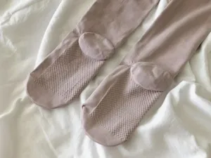 Detailed close-up of fine-ribbed peach-butt lifting leggings in a soft mauve color.