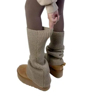 Scaldamuscoli in maglia da donna, accoglienti calze invernali e gambali modellanti e caldi.
