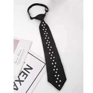 Cravatta JK nera fatta a mano con perle, accessorio per camicia preannodato per stile studentesco.