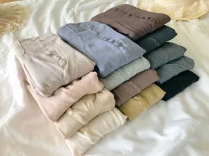 Vue de détail des collants leggings taille haute côtelés automne hiver en diverses couleurs.
