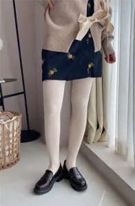 Vista detallada leotardo grueso color crema estilo japones, medias calidas de invierno mujer.
