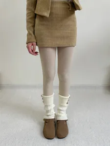 Collant thermique côtelé doublé polaire automne hiver vue de détail doux chaud agréable.