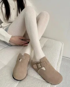 Cozy cable knit tights featuring classic wheat ear patterns, perfect for autumn and winter.