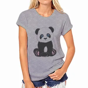 Grijs casual dames t-shirt met korte mouwen voorzien van een schattig panda printontwerp.