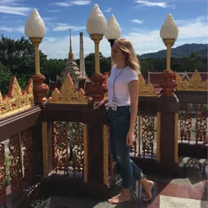 Casual women's plain white short sleeve t-shirt paired with classic blue jeans for summer.