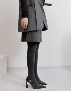 Vista detallada de medias térmicas para mujer en gris oscuro, cálidas para otoño invierno