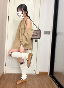 scaldamuscoli in maglia stile college, calze lunghe retrò a doppia riga per autunno.