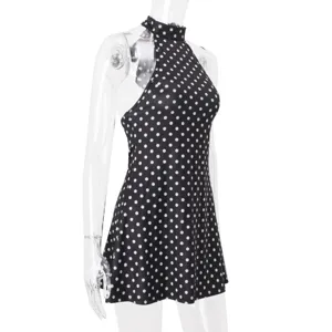 Jolie robe courte sans manches col halter à pois noir et blanc vue de profil détail