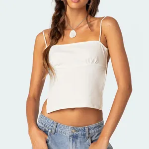Einfarbiges weißes Damen Spaghetti-Träger Top mit Karree-Ausschnitt, sexy sommerlicher Look.