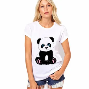 Bonita camiseta blanca de manga corta para mujer con gráfico de panda lindo detalle verano