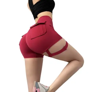 Rote Damen Fitness Yoga Shorts mit hoher Taille Cargo Taschen und stylischen Seitenriemen