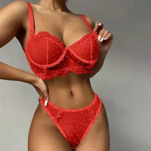 Rotes transparentes Spitzen-Lingerie-Set für Damen, sexy BH und Slip mit niedlichen Herzen.