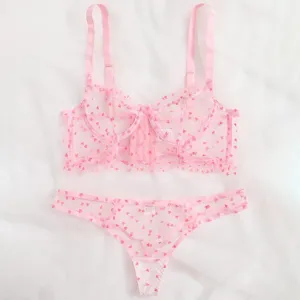 Rosa transparente Spitzen-Wäscheset mit Herzmustern, verstellbaren Trägern und sexy Pyjama.