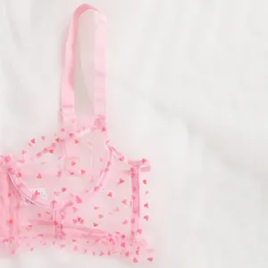 Rosa herzchenmuster transparenter spitzen bh sinnliche damen sexy lingerie unterwäsche detail