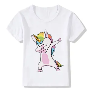 Maglietta bianca per bambini a maniche corte con stampa di unicorno colorato carino top.